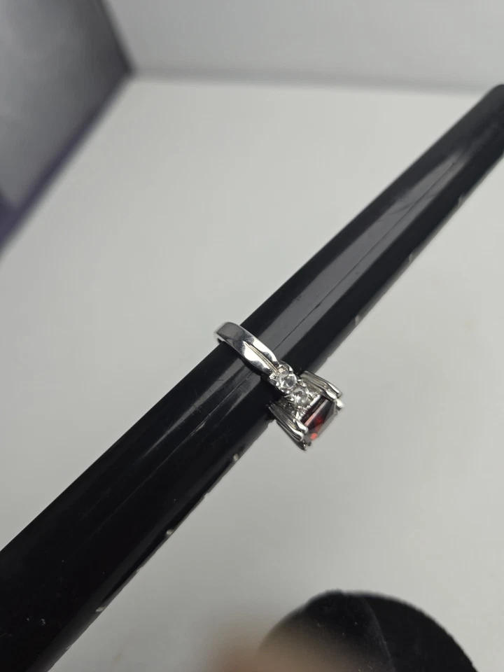 Anillo de moda relleno de oro blanco rojo rubí talla 5 Foto 3 de 4