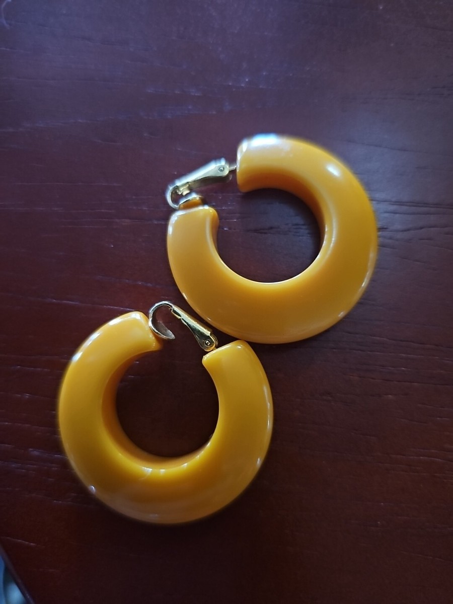 NEW Vintage Bakelite Hoop Earrings Butterscotch Color Gold Tone - Main Image