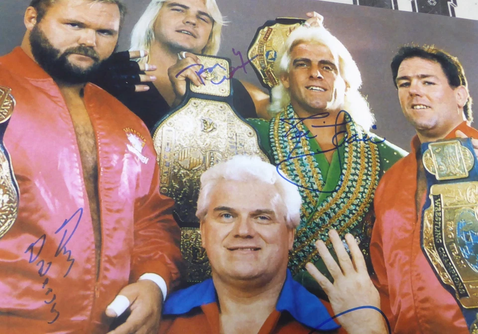 Foto firmada por Ric Flair Arn Anderson + 4 Four Horsemen 16x20 PSA/DNA WWE NWA WCW Foto 4 de 4