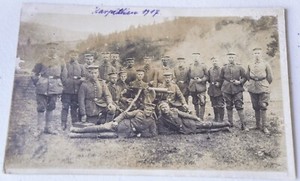 WWI 1917 Photo of 20 German Soldiers in Uniform with Machine Gun Post Card WW1