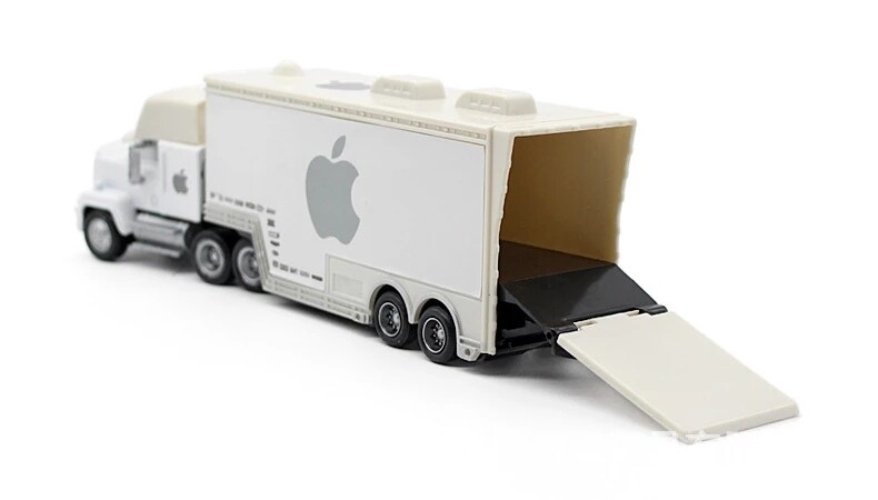 Disney Pixar Cars No.84 White Apple Racers Pickup Mack Truck