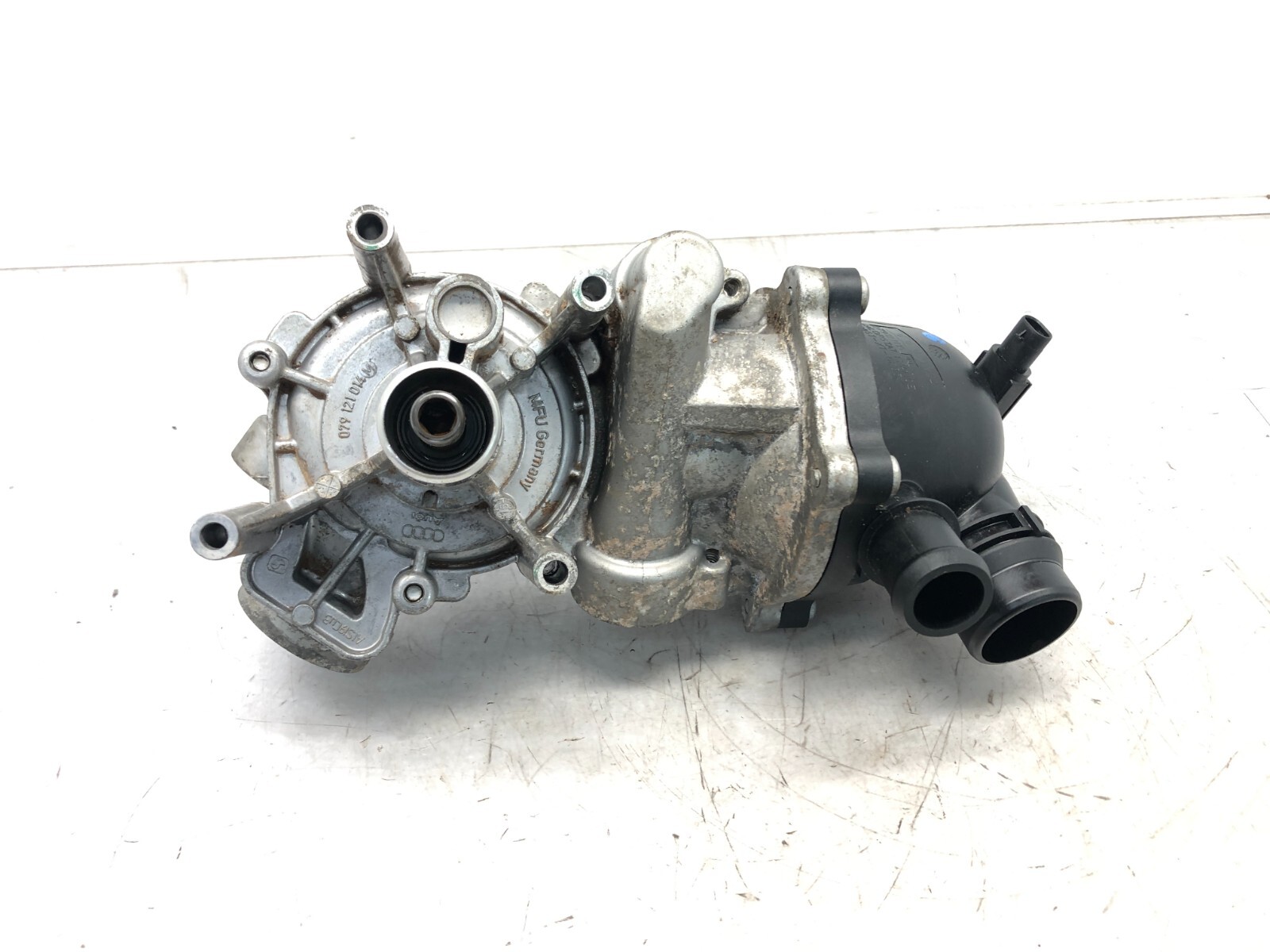 2014-2018 BENTLEY FLYING SPUR 4.0L V8 COOLANT WATER PUMP THERMOSTAT HOUSING OEM.