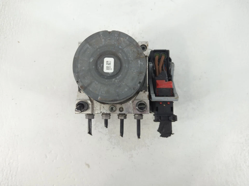 2021-2022 Volkswagen Tiguan Abs Pump Control Module R63PC - Image 3 of 4