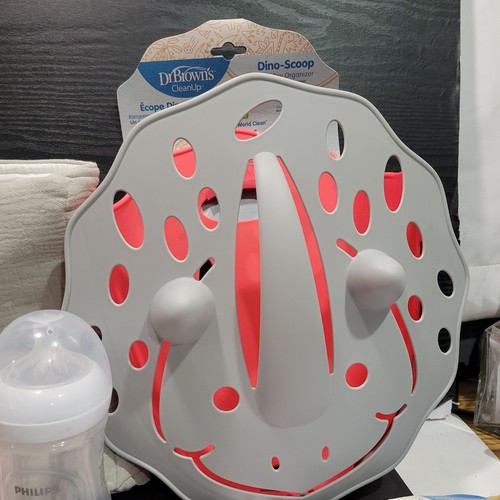Lote de 7 artículos para bebé/niño pequeño, funda baberos, juguetes de baño, 2 biberones, cambiador - Imagen 4 de 8