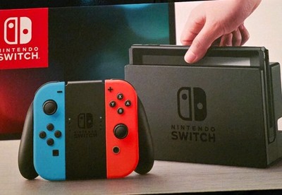 Nintendo Switch Heimkonsole 32 GB mit Neon Rot/Blau Joy-Con & Dock