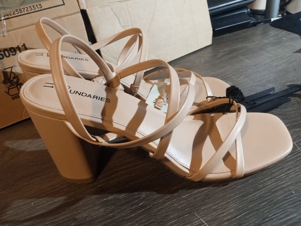 Bombas femininas sem limites bege biqueira aberta tamanho 11/FRETE GRÁTIS/US$ 25 - Imagem 3 de 4