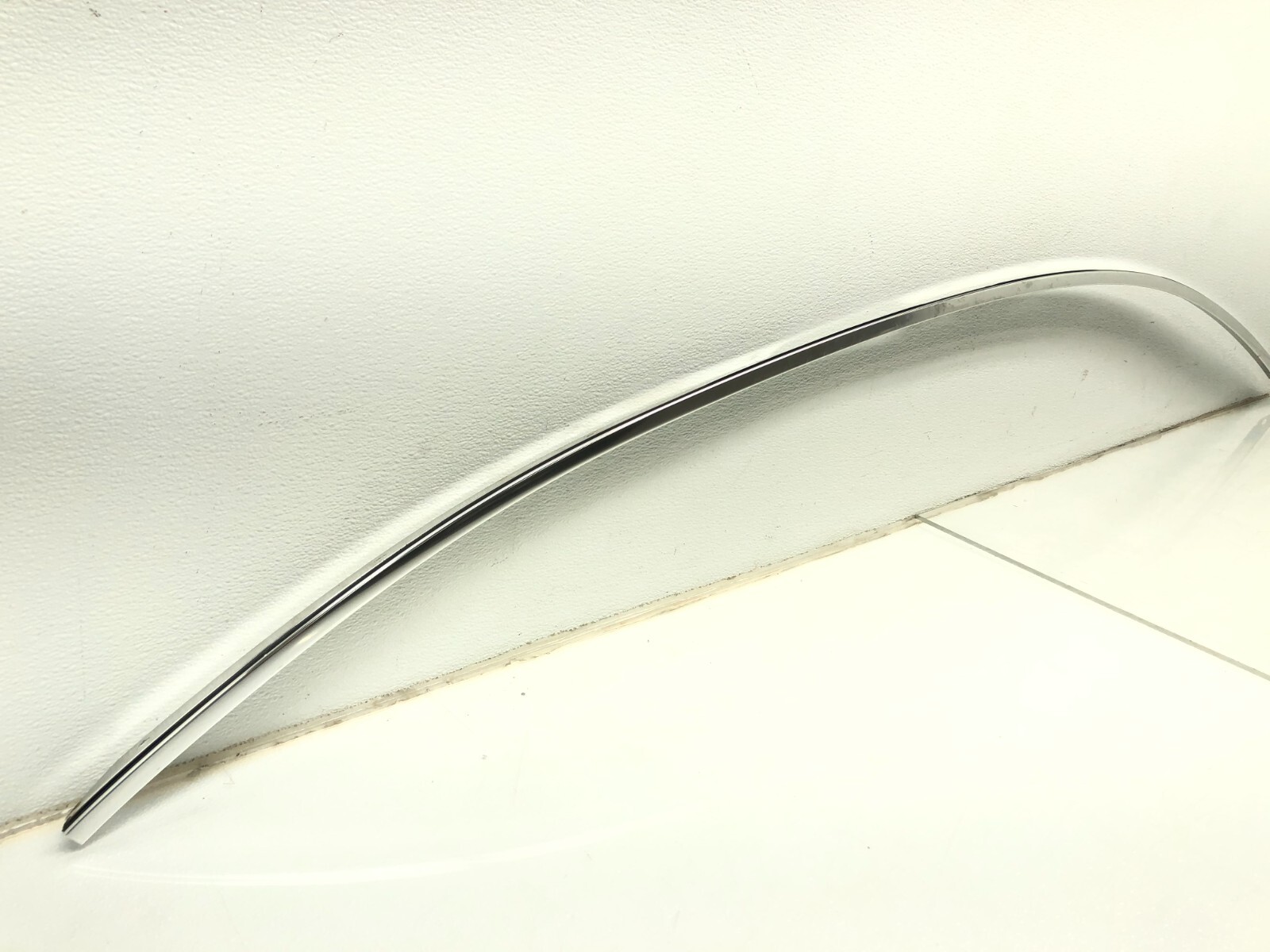 2014-2017 MASERATI GHIBLI S RIGHT PASSENGER ROOF WINDOW MOLDING TRIM CHROME OEM.