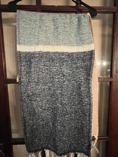 Old Navy Oversized Scarf Multicolor - Picture 3 of 4