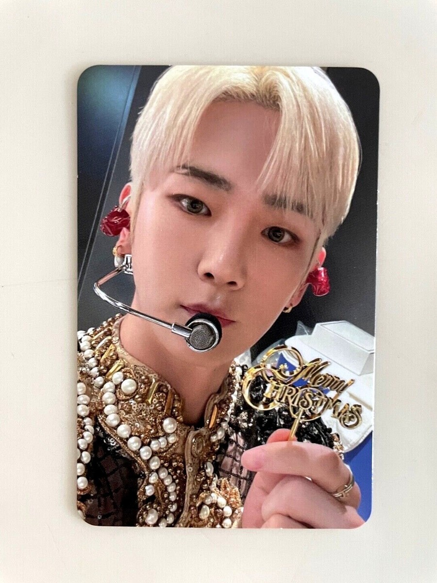 SHINee 2022 Pink Christmas XMAS OFFICIAL Photocard SMTOWN PHOTO