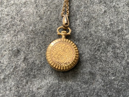 Reloj Colgante Collar Vintage Cuerda Mecánica Caravelle Hecho en Suiza - Imagen 2 de 4
