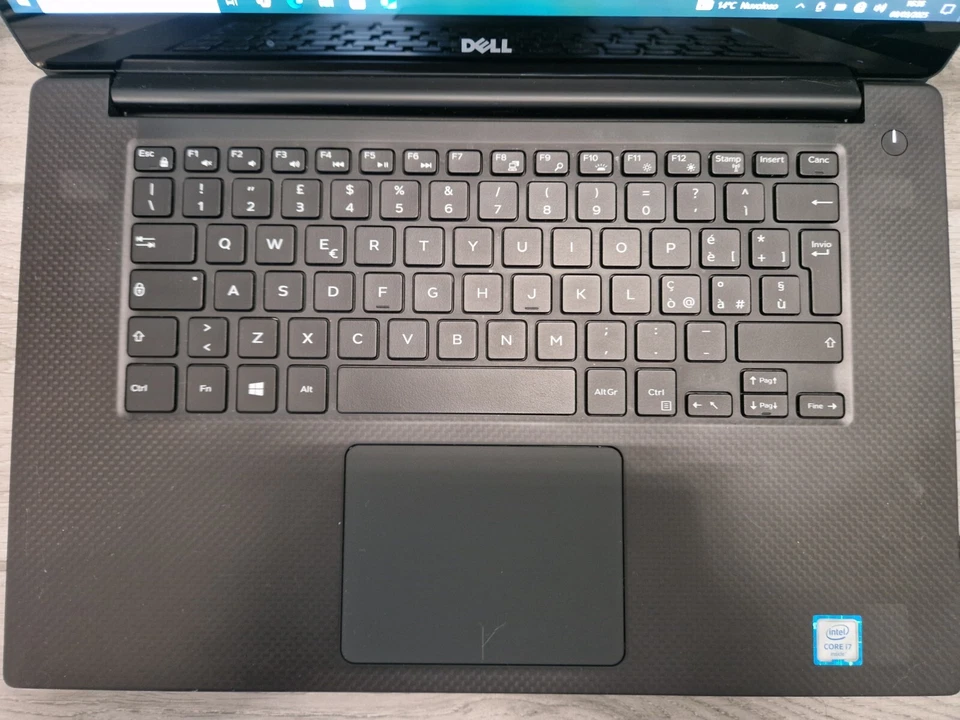 PC Portatile Dell XPS 15 9550 - Intel Core i7 - 16GB RAM - 500GB HDD SSD - Immagine 3 di 4