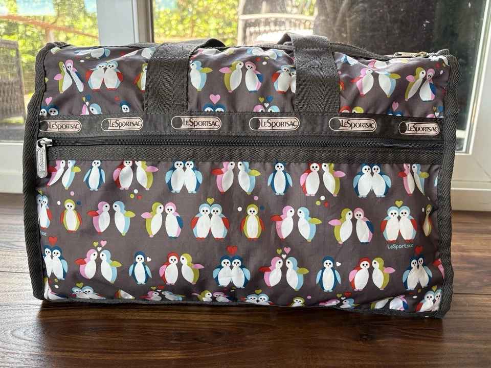 Auténtico bolso de bebé LeSportsac Ryan con estampado de pingüino Foto 3 de 4