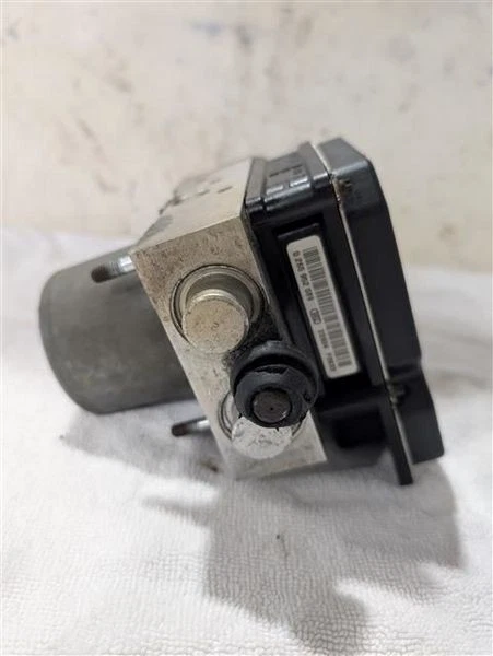 2009-2013 GMC Sierra 1500 ABS Anti-Lock Brake Pump Module 4 Wheel ABS OEM - Image 3 of 4