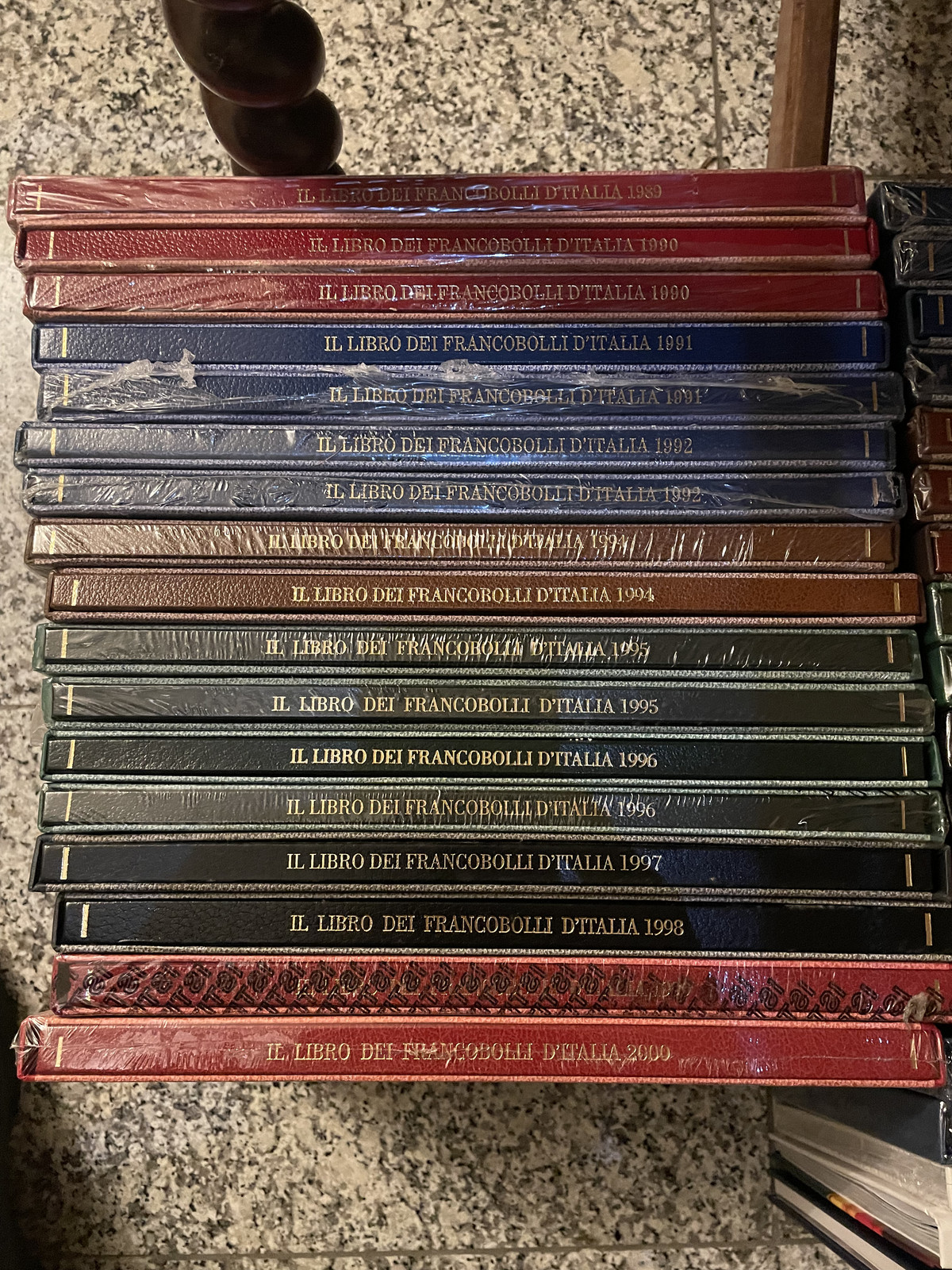 LIBRO DEI FRANCOBOLLI BUCA DELLE LETTERE completi di francobolli - nuovo