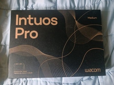 Wacom - Intuos Pro Medium Bluetooth Professional Graphic Drawing Tablet (2025)