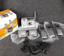 AT T Cordless Phone Digital Answering System 3 Phones  Bases cl82301 DECT 6.0