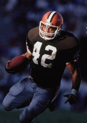 Tim Manoa Running Back Cleveland Browns in motion carrying the foo- Old Photo