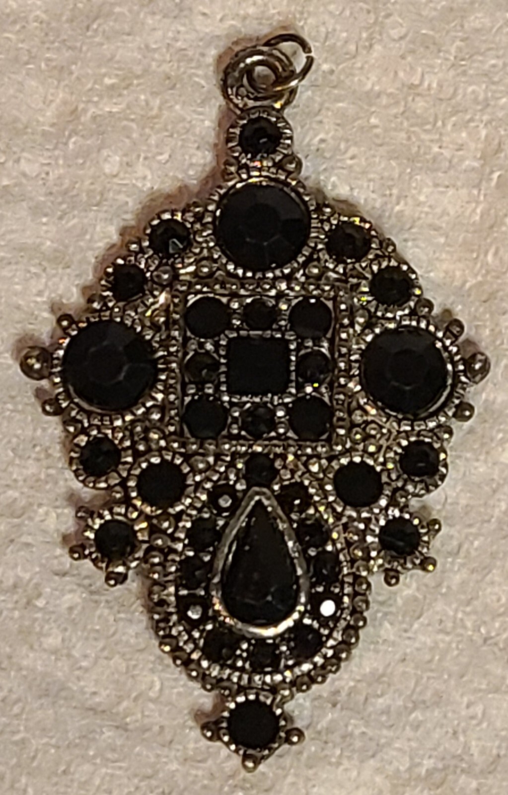 Elegant Chain Cluster Faux Onyx Acrylic Stone Pendant Necklace