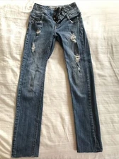 L&M PREMIUM jeans ladies crop stretch denim. ripped Size 5. POCKETS, zip,buttons