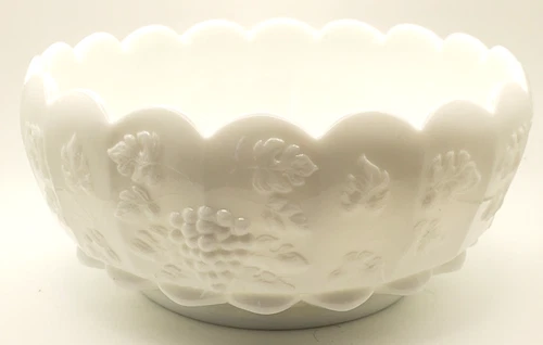 Vintage Westmoreland Paneled Grape Heavy Milk Glass 8"x4" Fruit Bowl