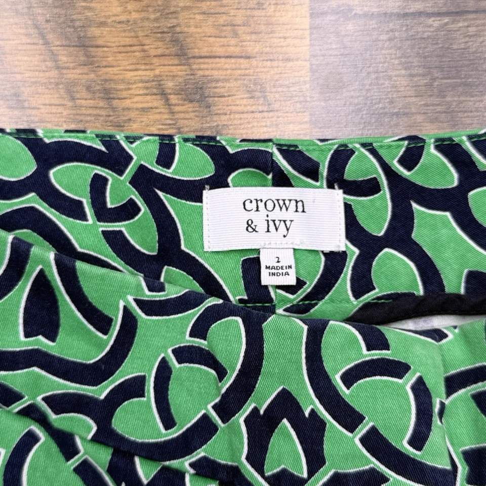 Crown & Ivy Shorts Womens 2 Green Essentials Low Rise Stretch - Image 3 of 4