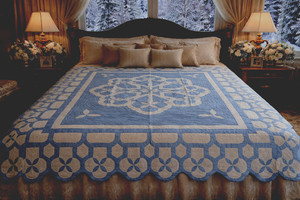 NEW Applique Quilt, Snow Flower Size: 104" x 96"