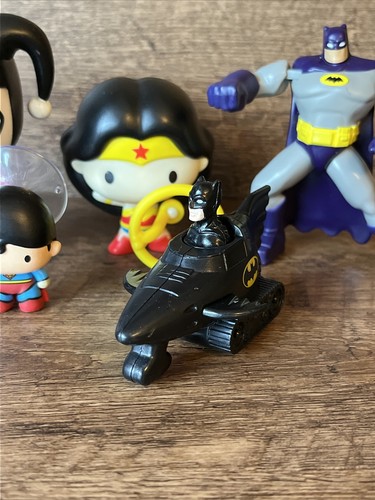 DC COMICS LOTTO Figurine Veicoli Batman Harley Quinn Giocattoli da Collezione Spedizione Veloce - Foto 2 di 6