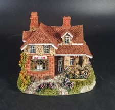 Red Lion Leonardo Collection House / Cottage Figurine 1997 Boxed VGC