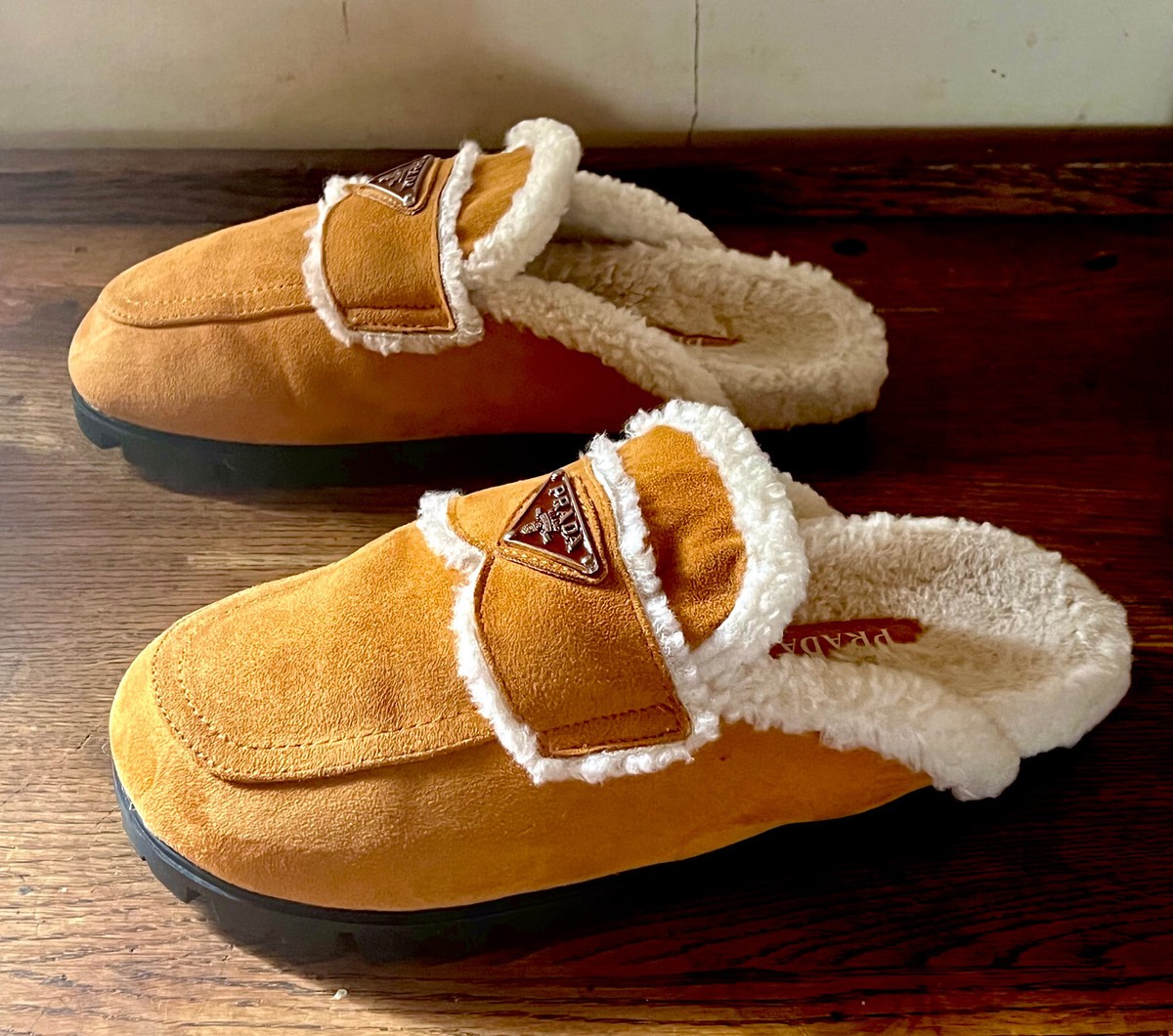 Prada WOMEN Logo lined Shearling Slippers/Mules/Shoes,brown