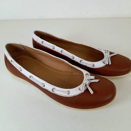 Hotter Gem Tan Ballet Shoes with White Trim Size UK 7 EU 41 STD