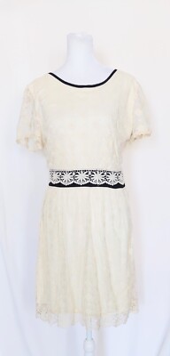 Pinky Lace Short Sleeve Contrast Dress Size Medium Ivory Black Trim