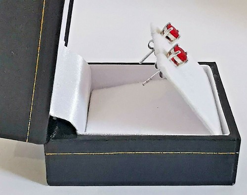 925 PLATA ROJA CIRCONITA CÚBICA Pendientes Mariposa Espalda Redondos 5mm Garra Brillante Conjunto Piedras - Imagen 7 de 12