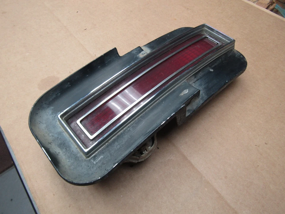 Oldsmobile 98 1969 luz trasera original GM OEM Foto 3 de 4