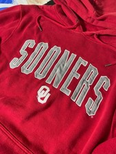 Top of the World Oklahoma Sooners Red Pullover Hoodie with Tackle Twill Applique
