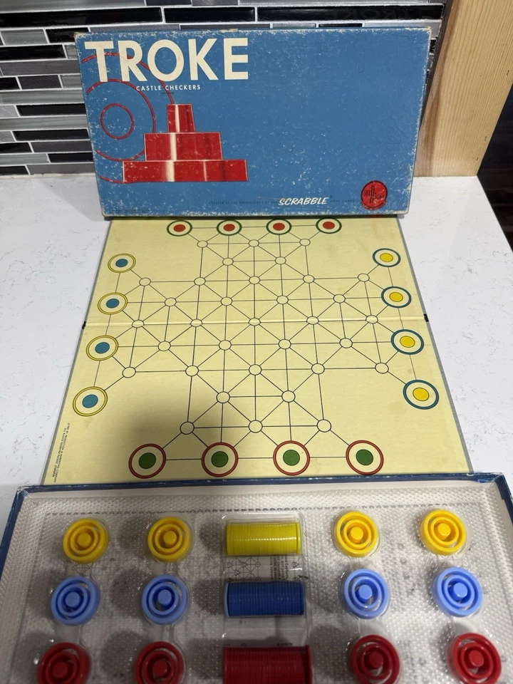 Vintage 1961 Selchow & Righter Co Troke Castle Checkers Board Game Complete - Image 3 of 4