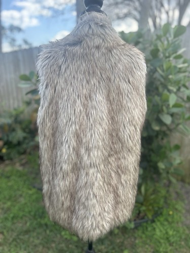 Charlotte Russe Womens Faux Fur Vest Shaggy Beige Neutral Open Front Size Large - Picture 4 of 7