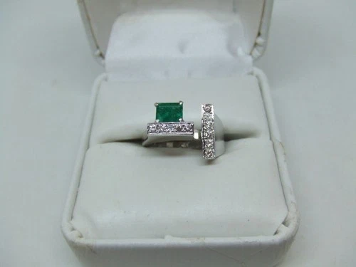 14k  w. g. emerald & diamond ring size 6