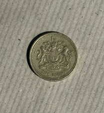 2003 Royal Arms £1 Pound Coin