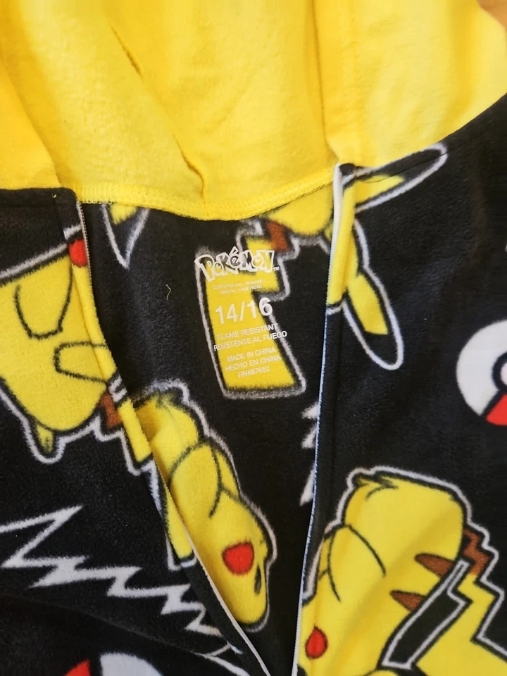 pokemon one piece 14/16 buen estado  Foto 2 de 3