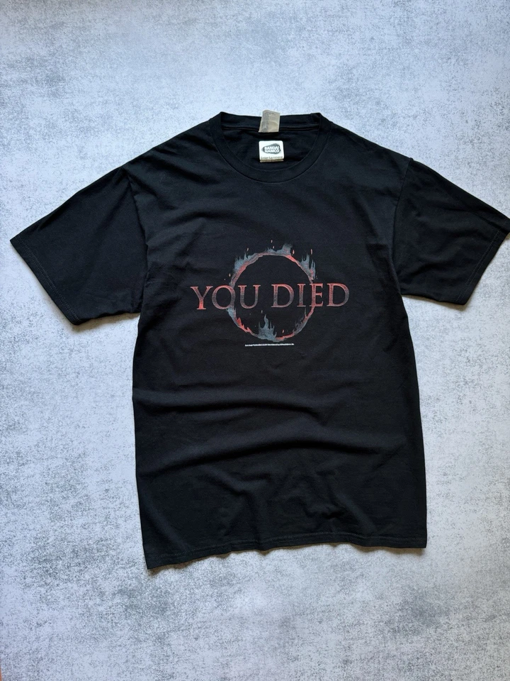 CAMISETA PROMOCIONAL JUEGO OFICIAL JAPONÉS DARK SOULS YOU DEAD BANDAI NAMCO HOMBRE TALLA M Foto 2 de 4