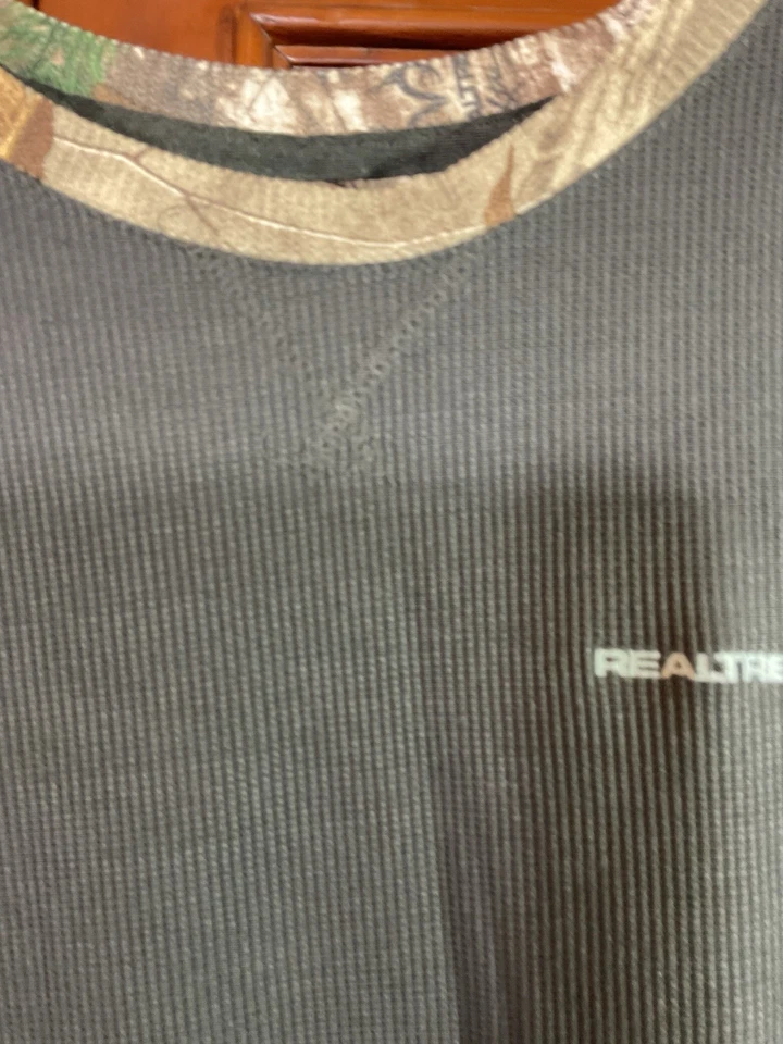 Realtree Men’s 2xl Hunting Long Sleeve Waffle Shirt Gray And Camo Euc Cut Thumb  - Image 3 of 4