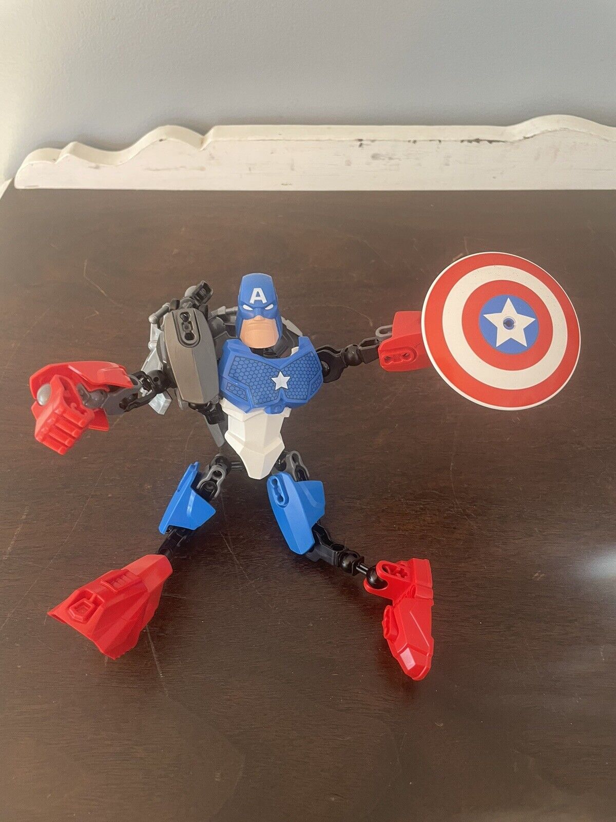 Lego 4597 Marvel Super Heroes Captain America Bionicle. INCOMPLETE