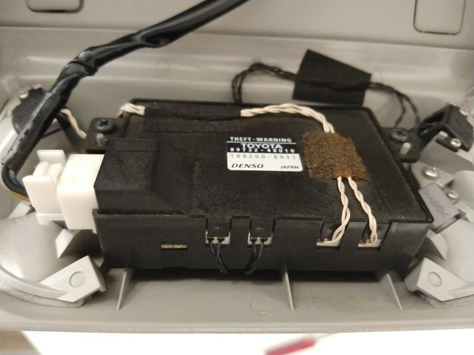 89732-48010 LAMPARA LUZ DE TECHO Y SENSOR DE ALARMA PARA LEXUS RX400H Foto 2 de 4