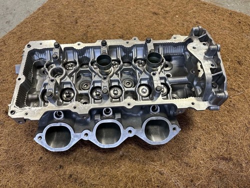 Nissan GT-R R35 VR38DETT T1R cylinder heads pair - Foto 17 di 20