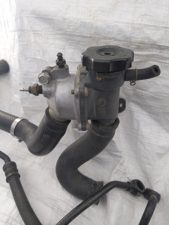 1995 KAWASAKI GPZ 1100 TERMOSTATO CARCAÇA TAMPA LINHAS DE ÓLEO PACOTE LINHAS DE ÁGUA!!!!!! - Imagem 2 de 4