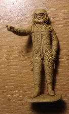 Operation Moonbase POINTING SILVER ASTRONAUT Marx 1960s Spaceman 2.25" Plastic