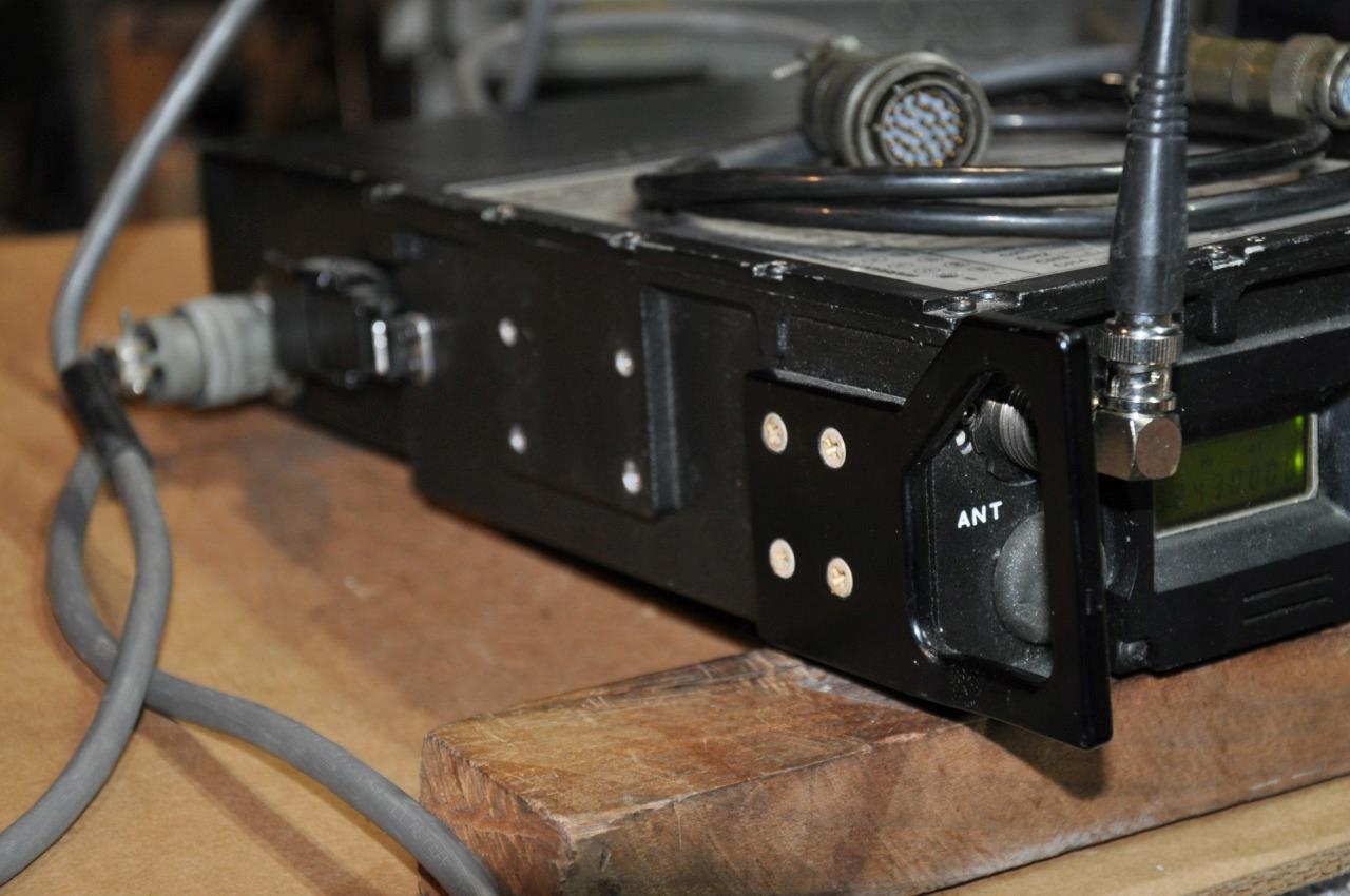 Motorola URC200 VHF/UHF Transceiver with UAC100 power supply eBay