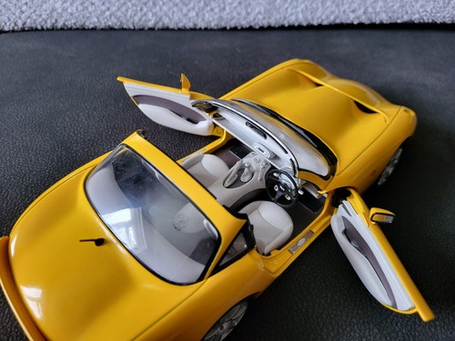 TVR Tuscan S – 1:18 Model Car – Jadi - Yellow - Picture 6 of 10