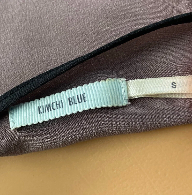 Top Urban Outfitters Kimchi Azul Cuello Plisado Púrpura Negro Borde Seda Talla Pequeña Foto 4 de 4