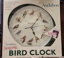 Orologio analogico National Audubon Society Singing Bird on Hour verde